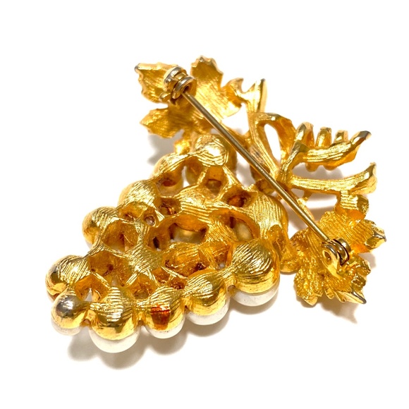 VINTAGE GRAPE BUNCH PEARL BROOCH - Picture 3 of 3